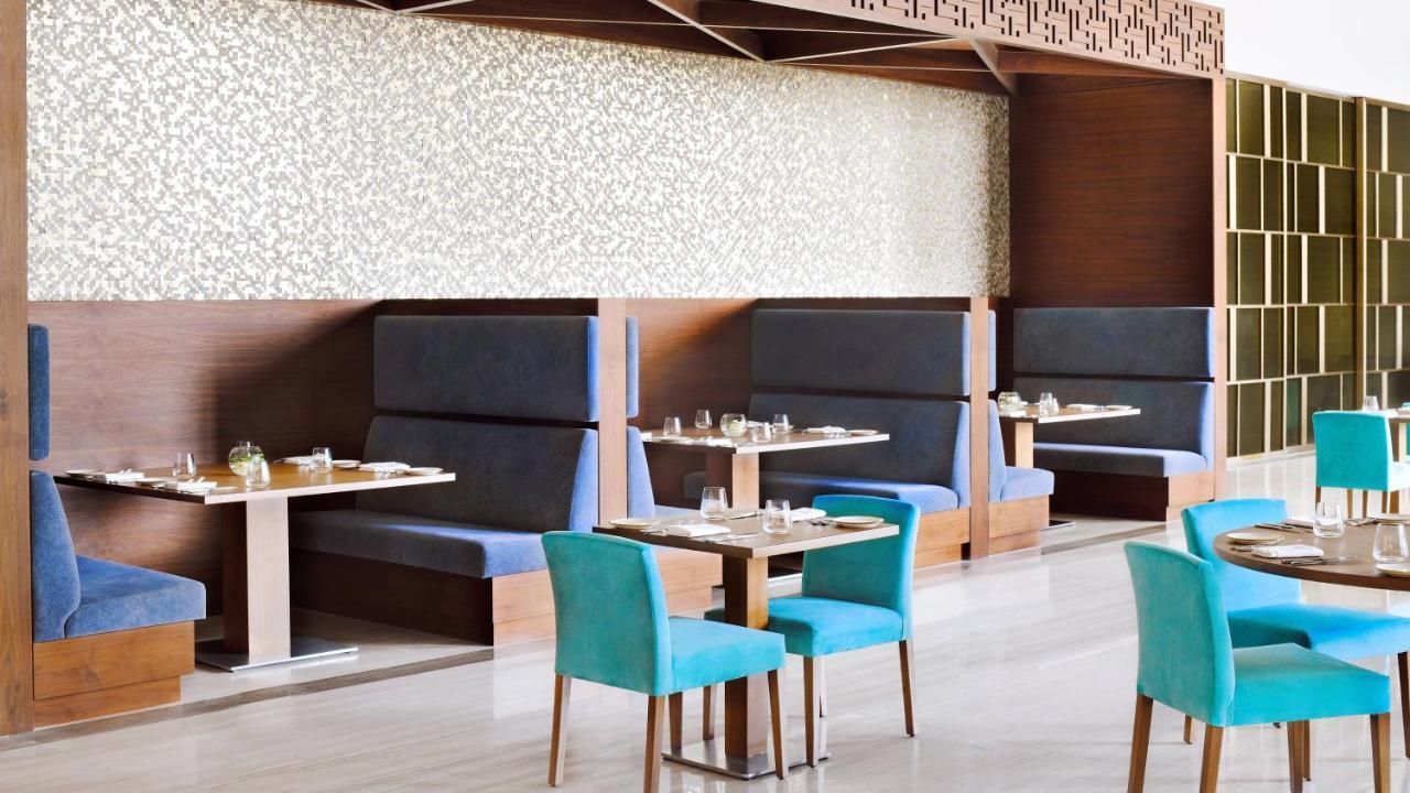 Holiday Inn Dubai Al-Maktoum Airport By Ihg Eksteriør billede