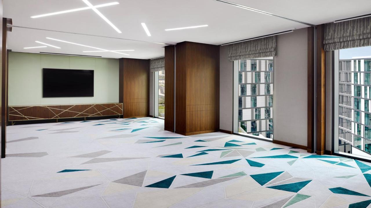 Holiday Inn Dubai Al-Maktoum Airport By Ihg Eksteriør billede