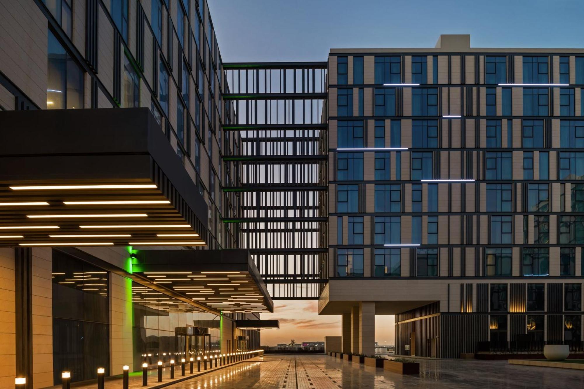 Holiday Inn Dubai Al-Maktoum Airport By Ihg Eksteriør billede